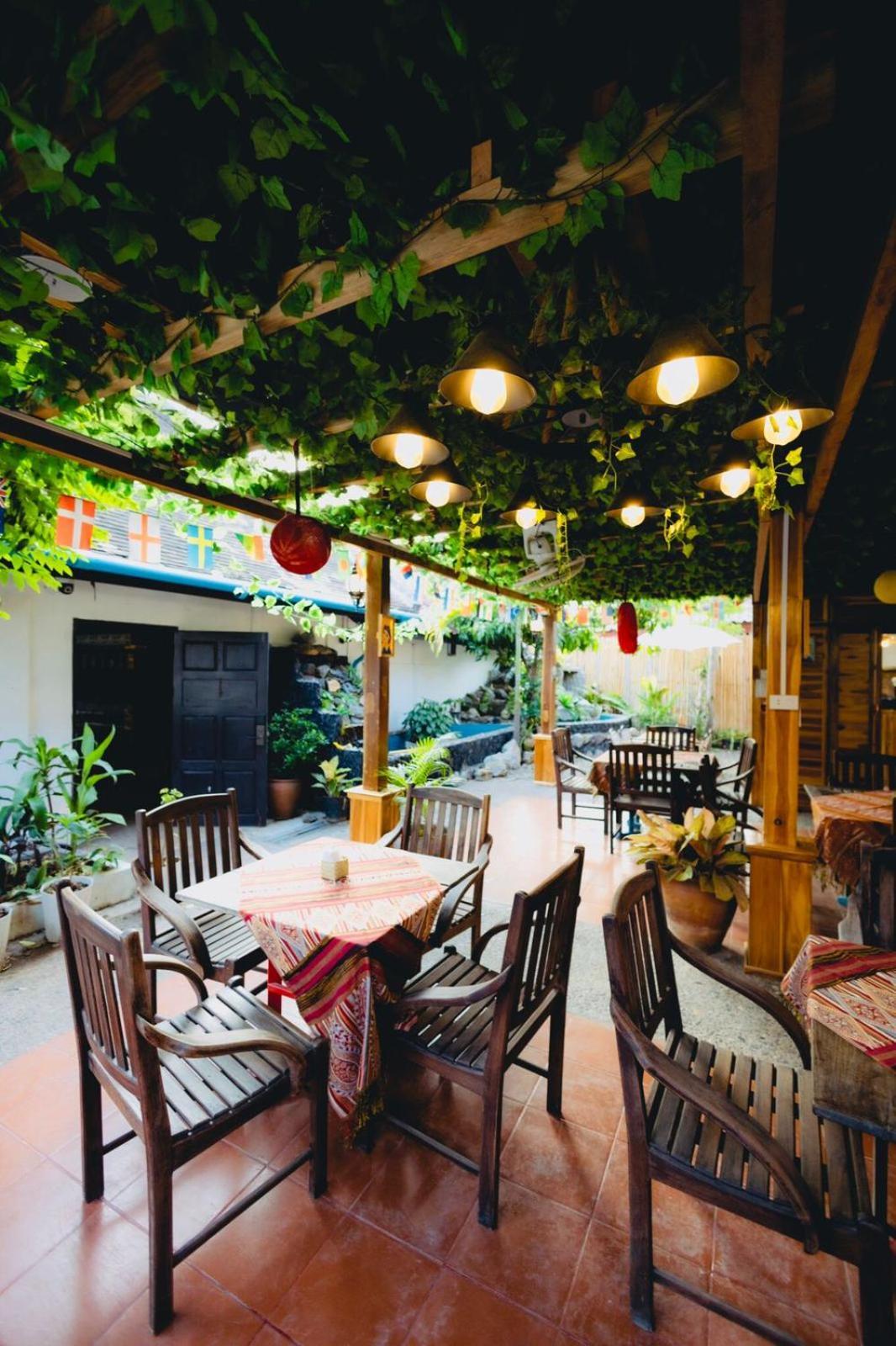 Chanthavong Hostel 루앙프라방 외부 사진